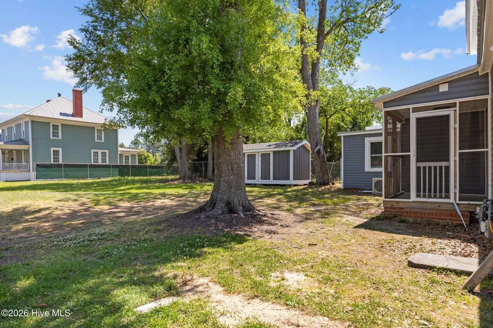 723 Market Street Washington, NC 27889