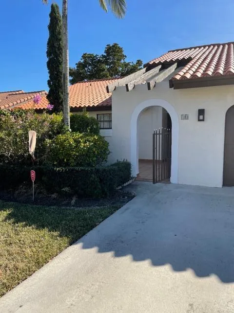 10 COLUMBIA COURT Deerfield Beach, FL 33442