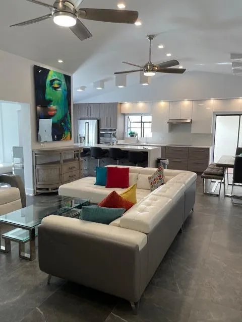 10 COLUMBIA COURT Deerfield Beach, FL 33442