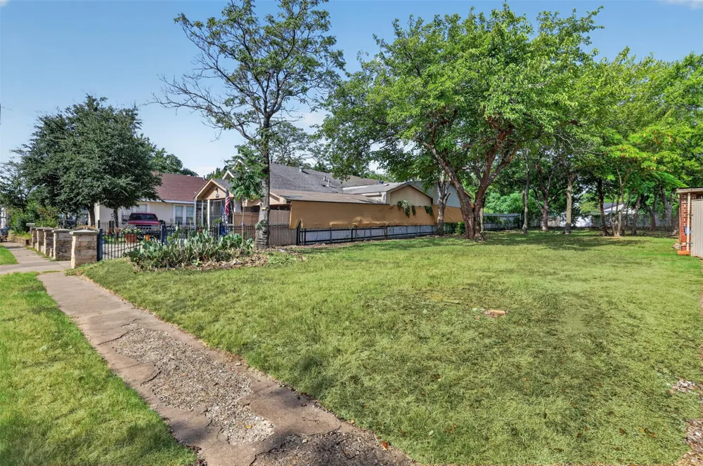 6 Ravinia Drive Dallas, TX 75211