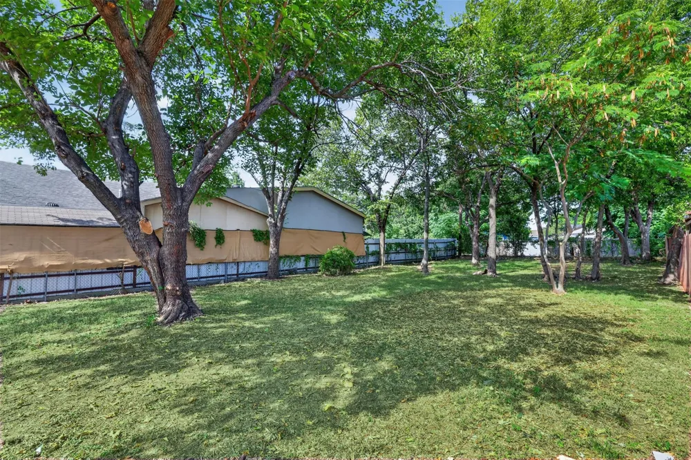 6 Ravinia Drive Dallas, TX 75211