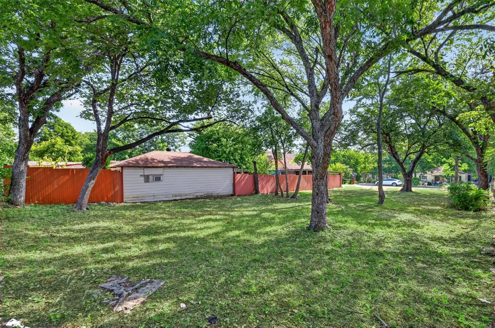 6 Ravinia Drive Dallas, TX 75211