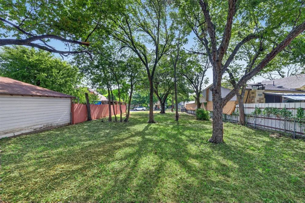 6 Ravinia Drive Dallas, TX 75211