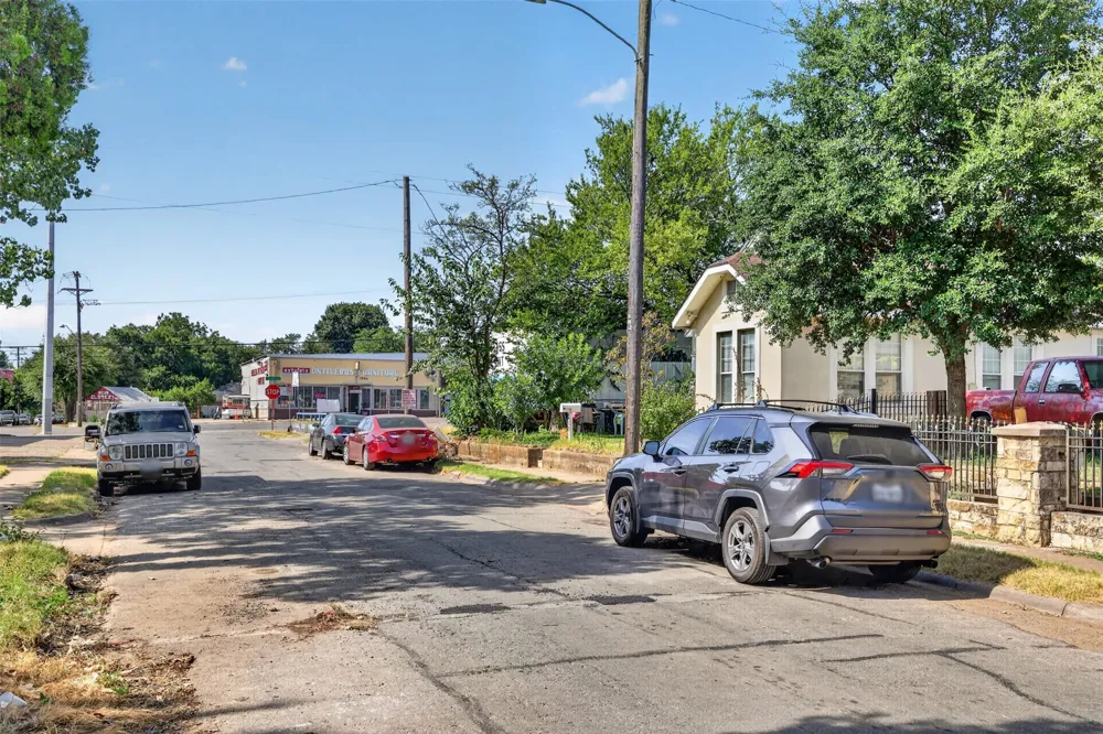6 Ravinia Drive Dallas, TX 75211