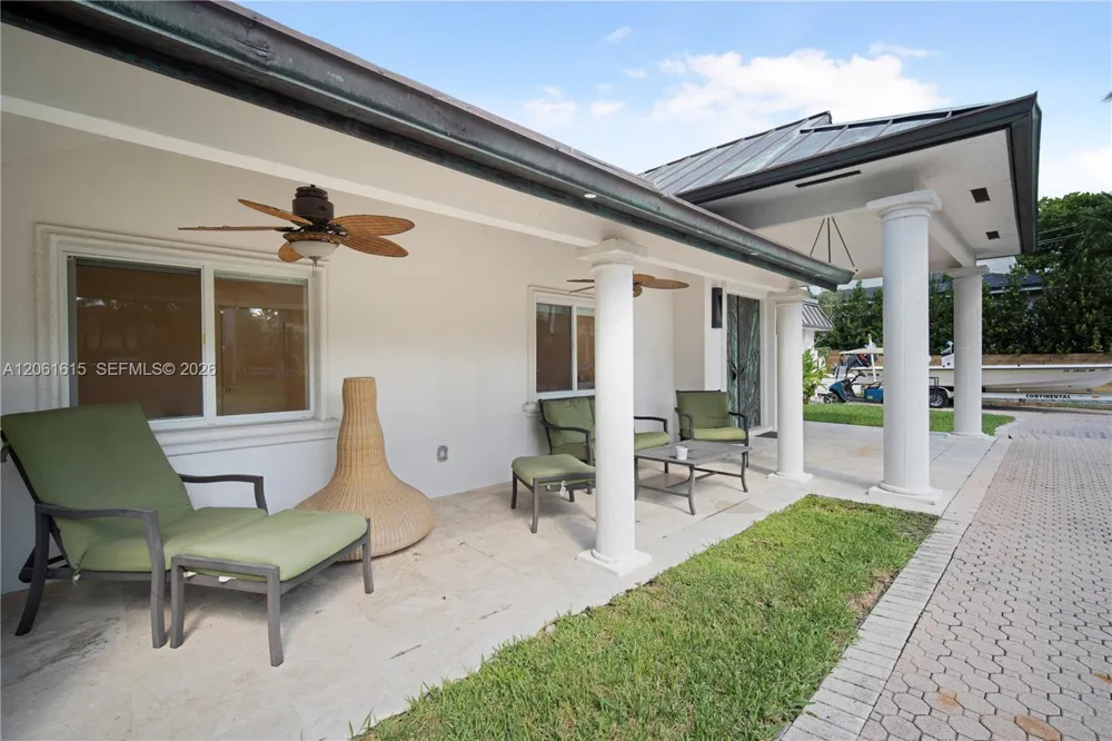 324 Caribbean Rd Key Biscayne, FL 33149