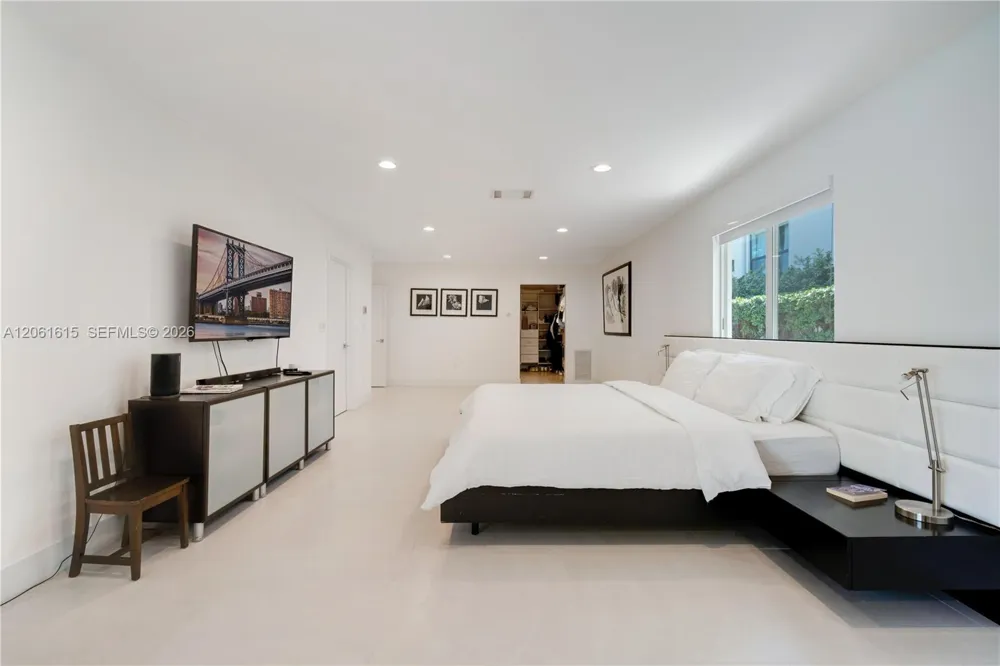 324 Caribbean Rd Key Biscayne, FL 33149