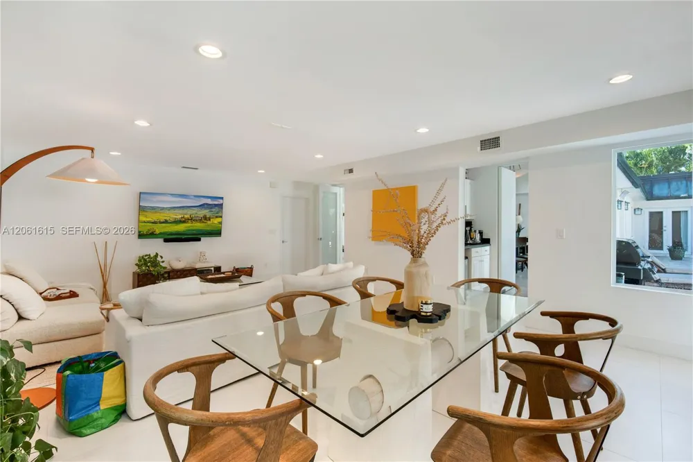 324 Caribbean Rd Key Biscayne, FL 33149