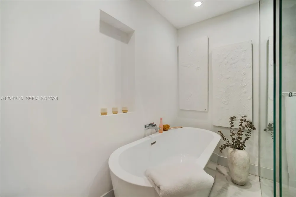 324 Caribbean Rd Key Biscayne, FL 33149