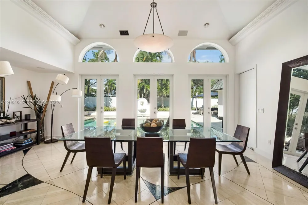 324 Caribbean Rd Key Biscayne, FL 33149