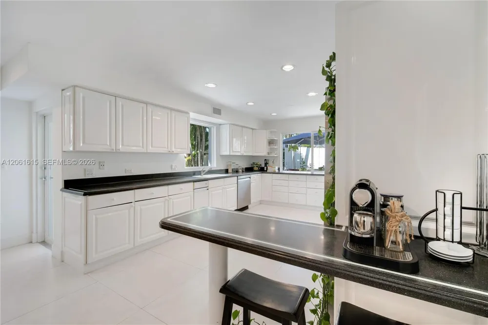 324 Caribbean Rd Key Biscayne, FL 33149