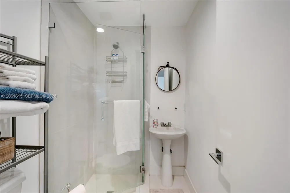 324 Caribbean Rd Key Biscayne, FL 33149