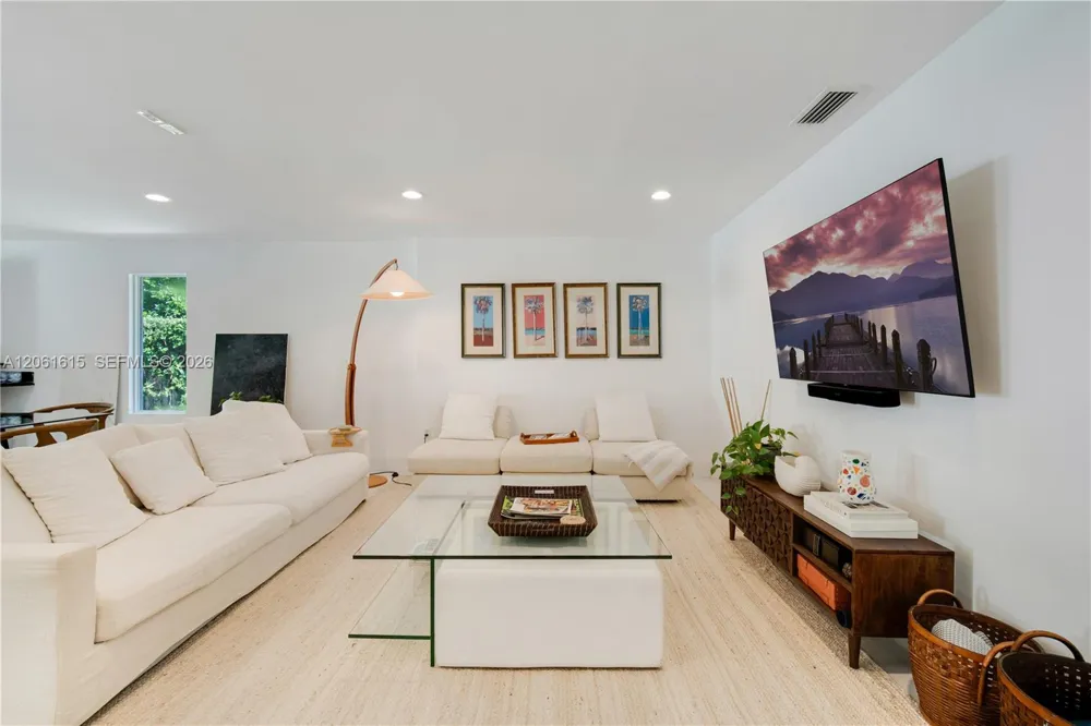 324 Caribbean Rd Key Biscayne, FL 33149