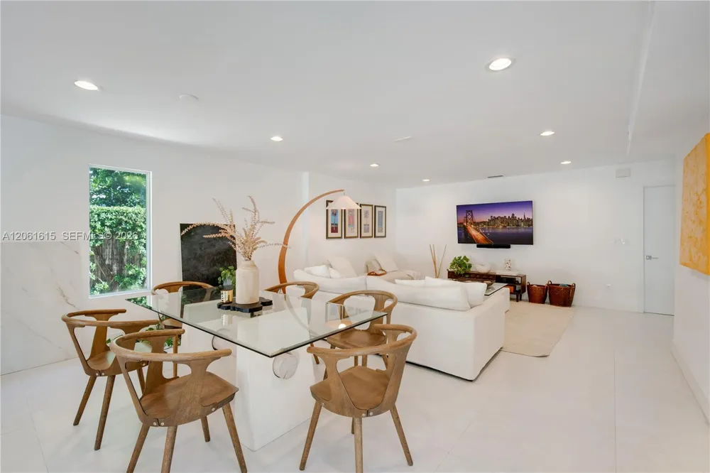 324 Caribbean Rd Key Biscayne, FL 33149