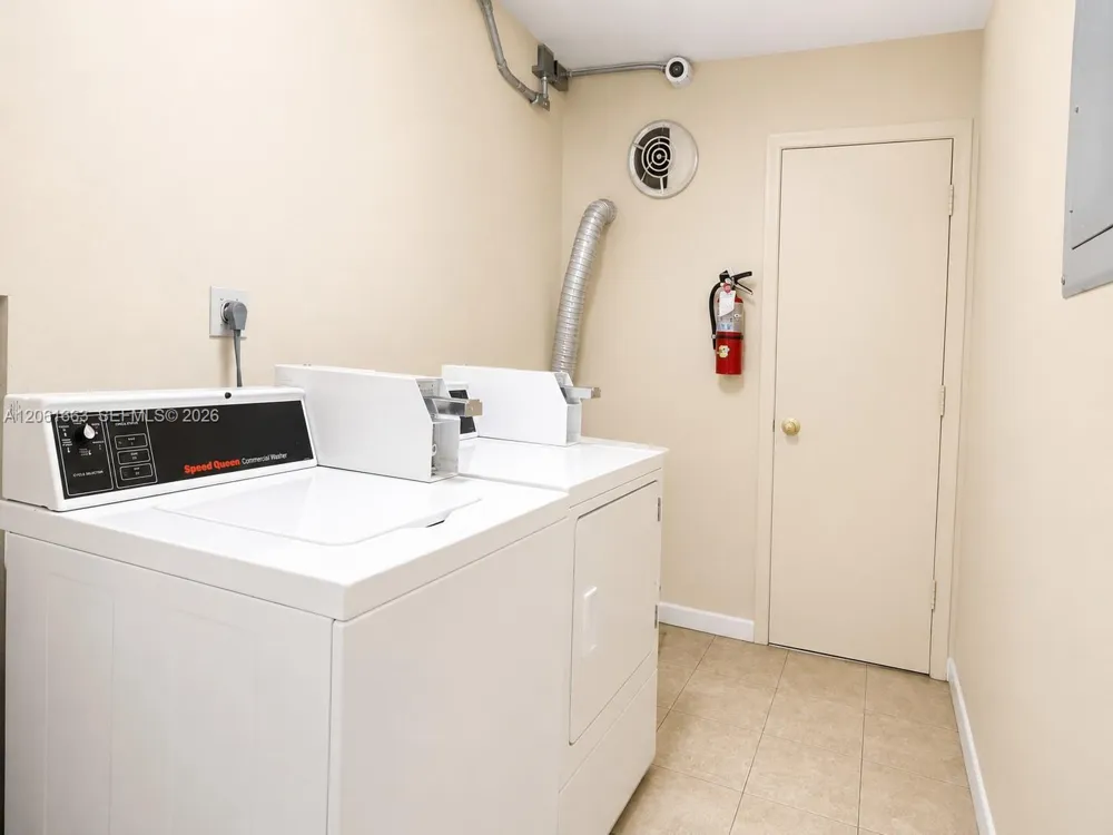 4044 NW 19th St #401 Lauderhill, FL 33313
