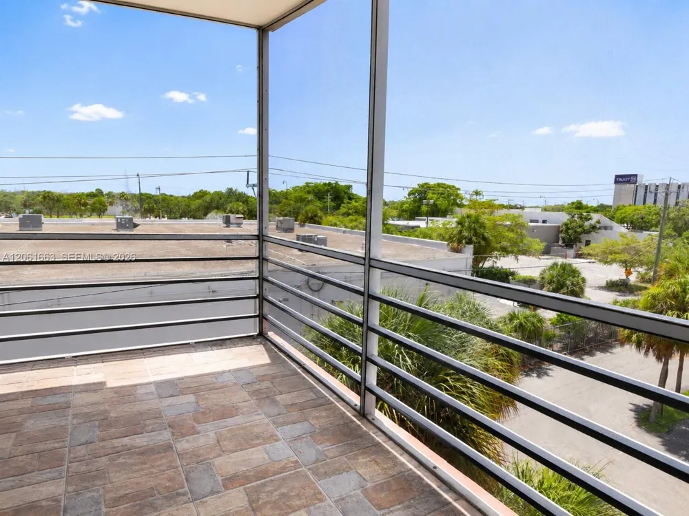4044 NW 19th St #401 Lauderhill, FL 33313