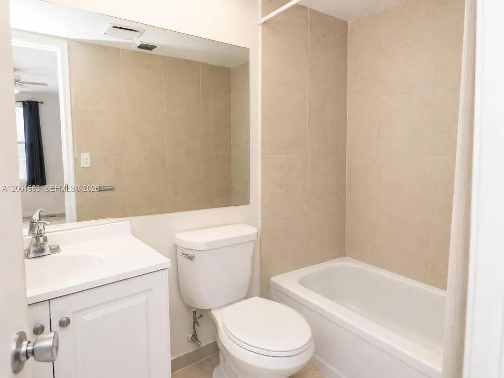 4044 NW 19th St #401 Lauderhill, FL 33313