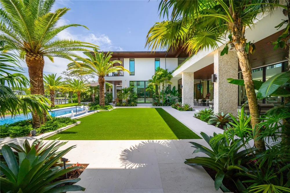 641 Leucadendra Dr Coral Gables, FL 33156
