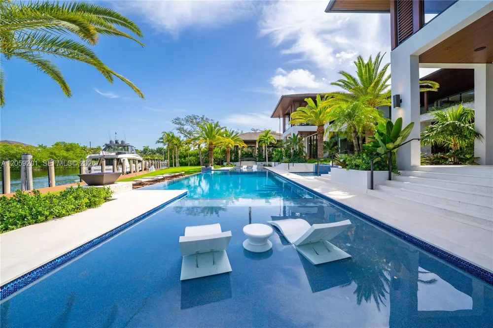 641 Leucadendra Dr Coral Gables, FL 33156