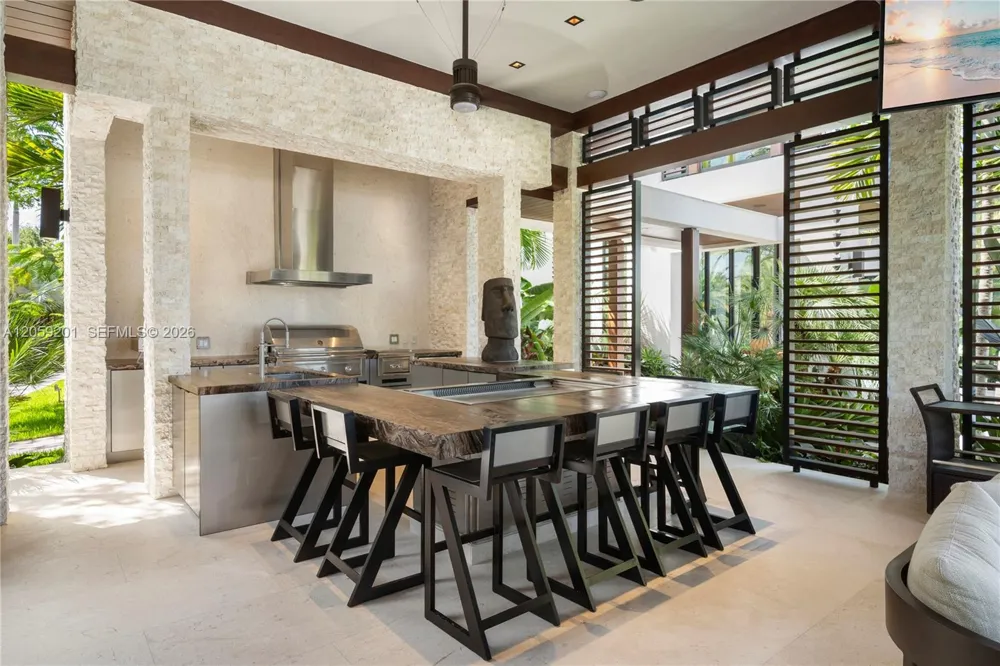641 Leucadendra Dr Coral Gables, FL 33156