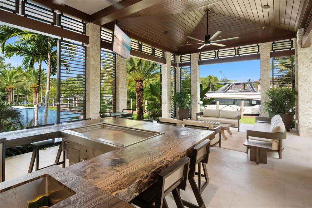 641 Leucadendra Dr Coral Gables, FL 33156