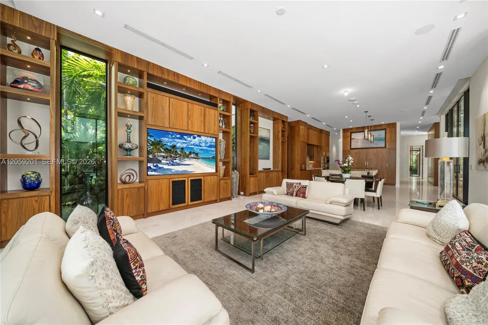 641 Leucadendra Dr Coral Gables, FL 33156
