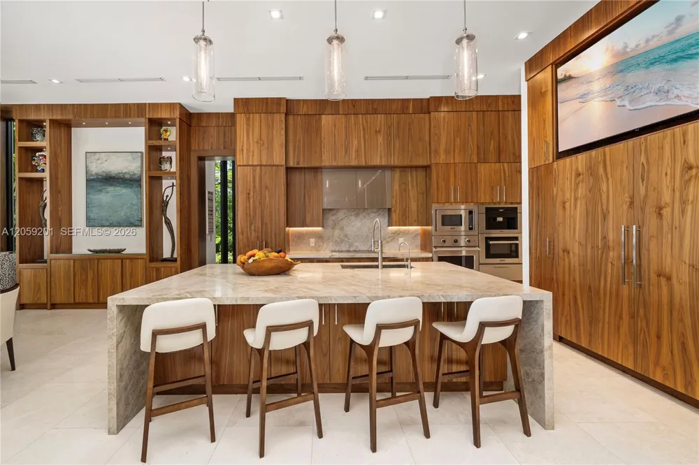 641 Leucadendra Dr Coral Gables, FL 33156