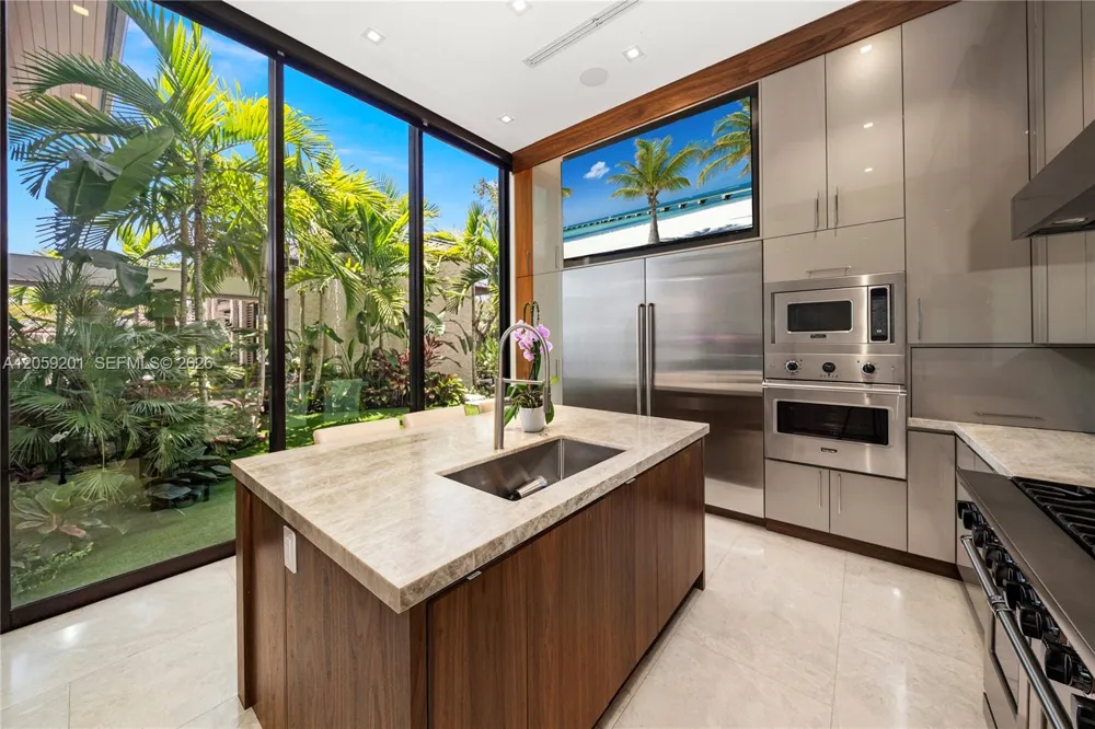 641 Leucadendra Dr Coral Gables, FL 33156