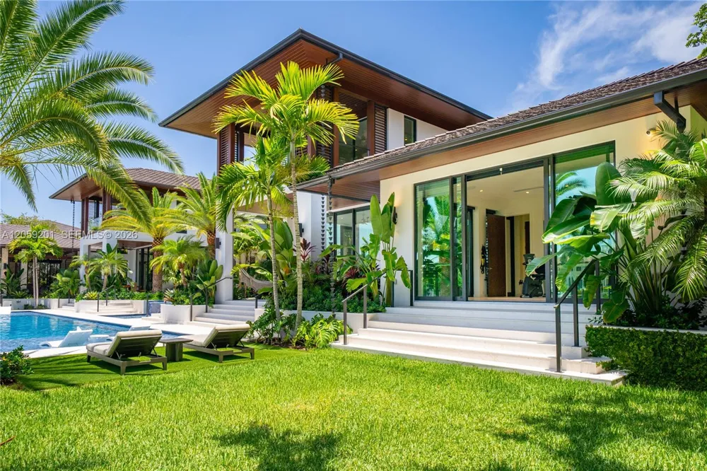 641 Leucadendra Dr Coral Gables, FL 33156