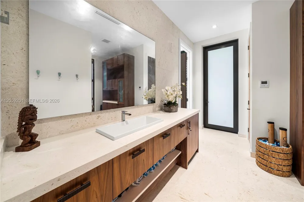 641 Leucadendra Dr Coral Gables, FL 33156