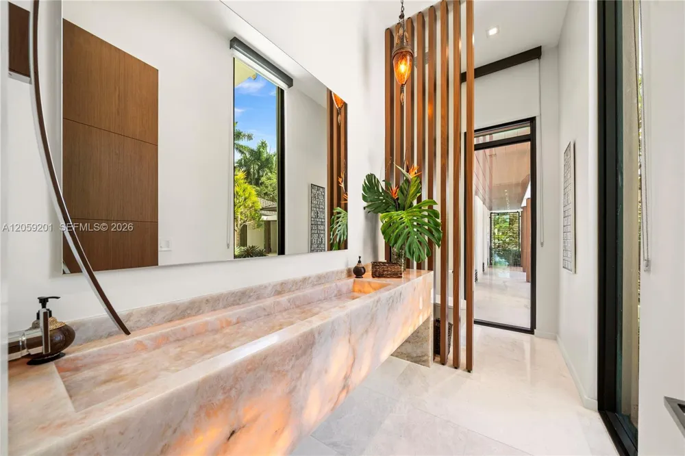 641 Leucadendra Dr Coral Gables, FL 33156