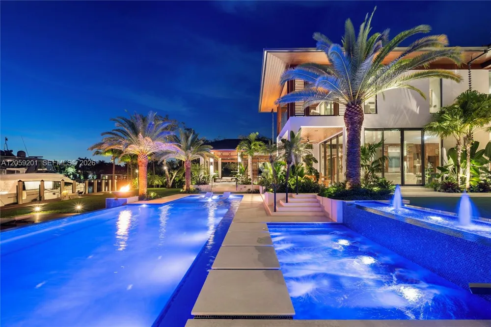 641 Leucadendra Dr Coral Gables, FL 33156