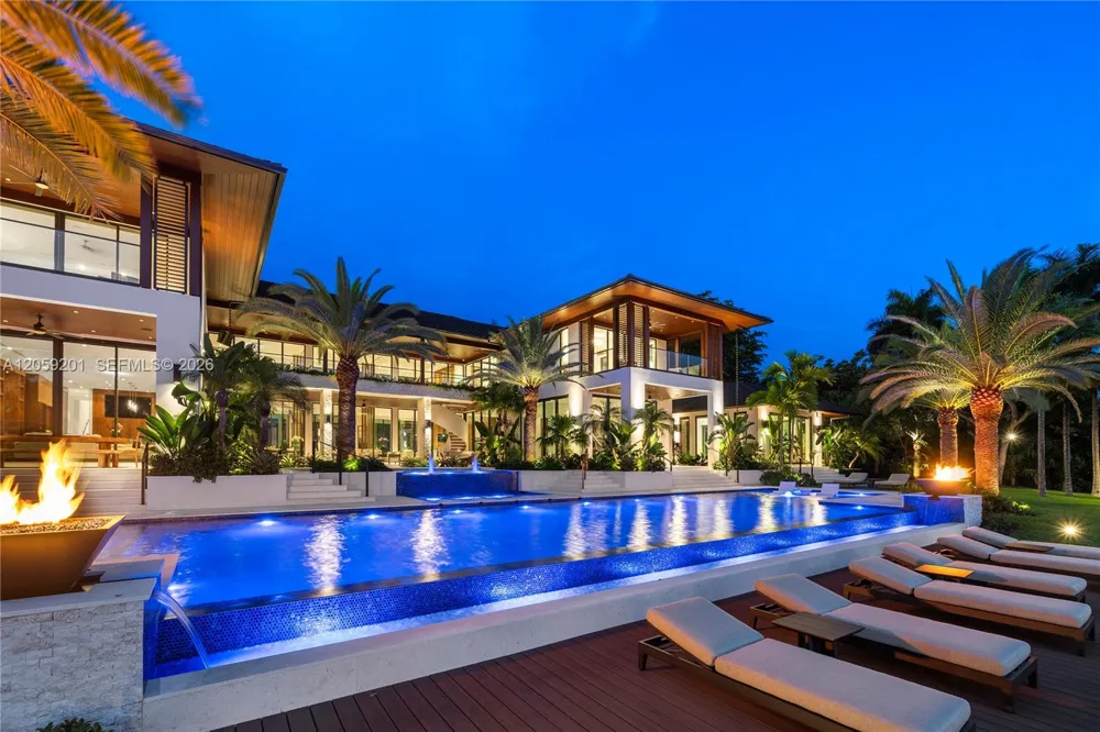 641 Leucadendra Dr Coral Gables, FL 33156