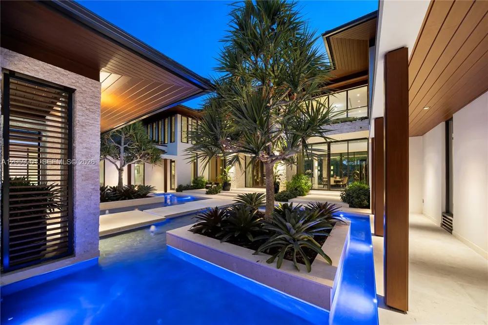 641 Leucadendra Dr Coral Gables, FL 33156