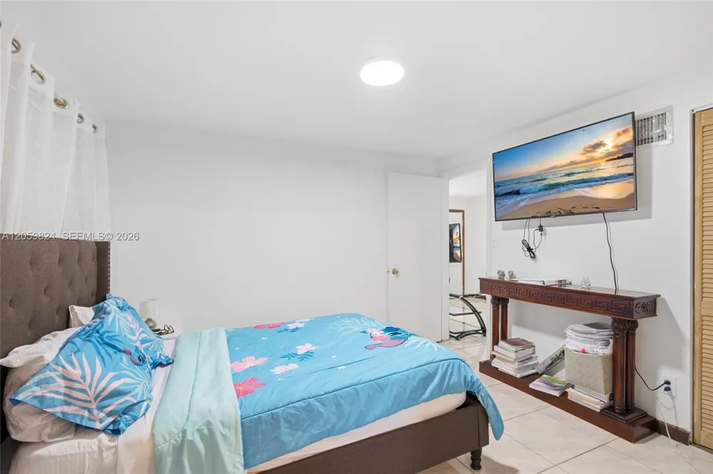 921 E 14 St Hialeah, FL 33010