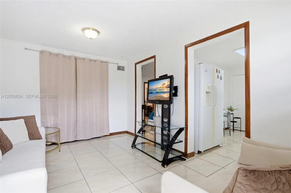 921 E 14 St Hialeah, FL 33010