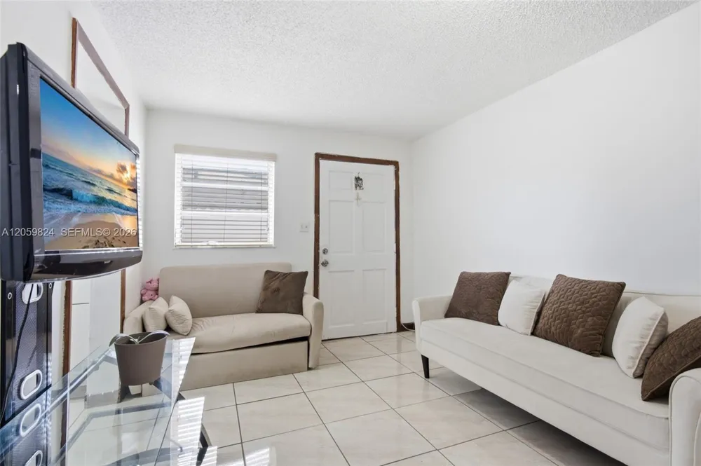 921 E 14 St Hialeah, FL 33010