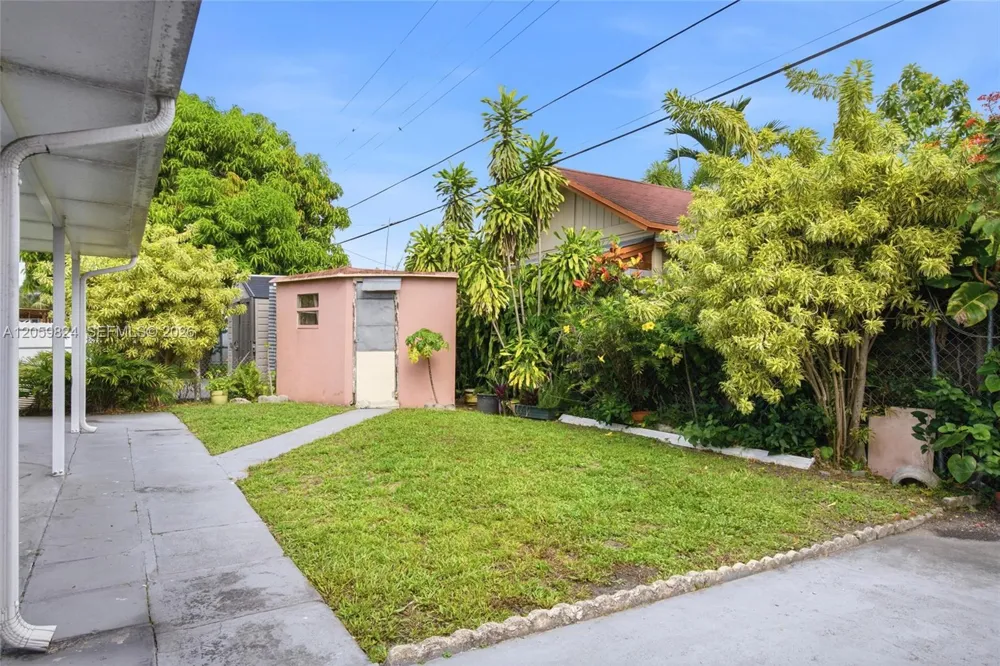 921 E 14 St Hialeah, FL 33010