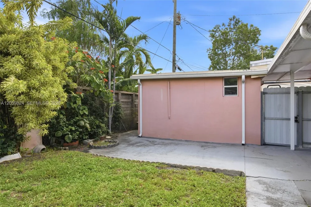 921 E 14 St Hialeah, FL 33010