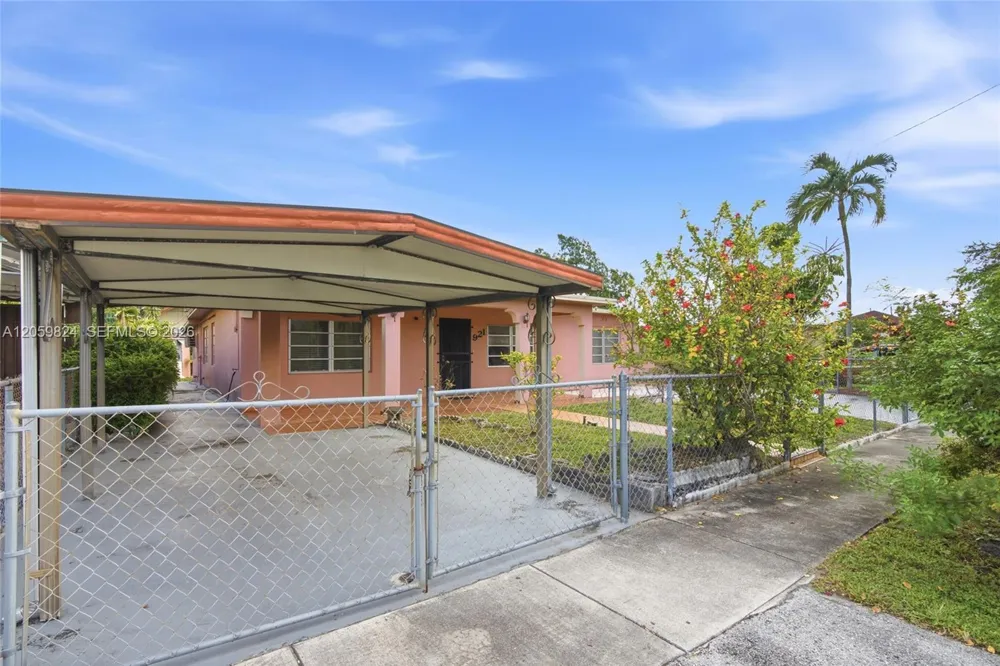 921 E 14 St Hialeah, FL 33010