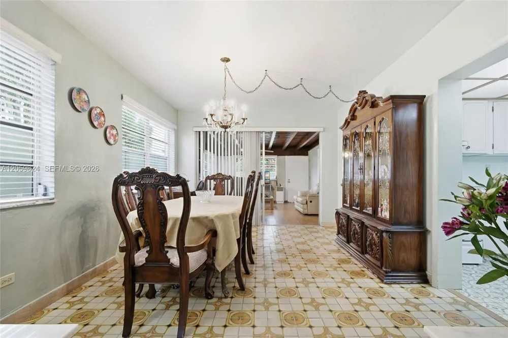 921 E 14 St Hialeah, FL 33010