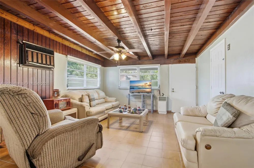 921 E 14 St Hialeah, FL 33010