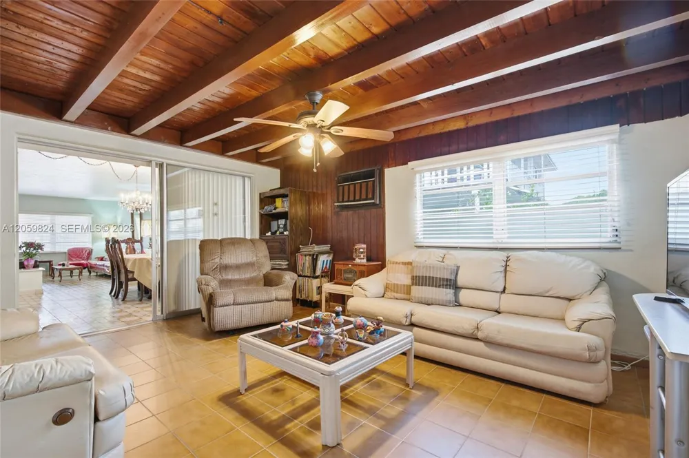 921 E 14 St Hialeah, FL 33010