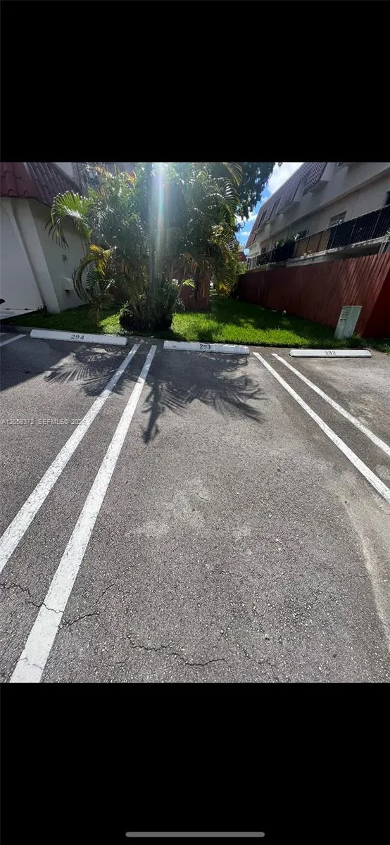 8650 SW 67th Ave #1013 Pinecrest, FL 33156