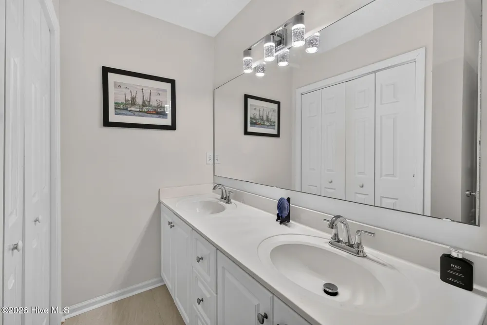 21 S Oak Drive Surf City, NC 28445