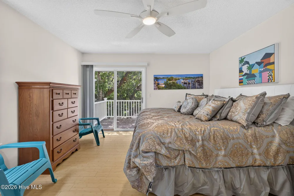 21 S Oak Drive Surf City, NC 28445