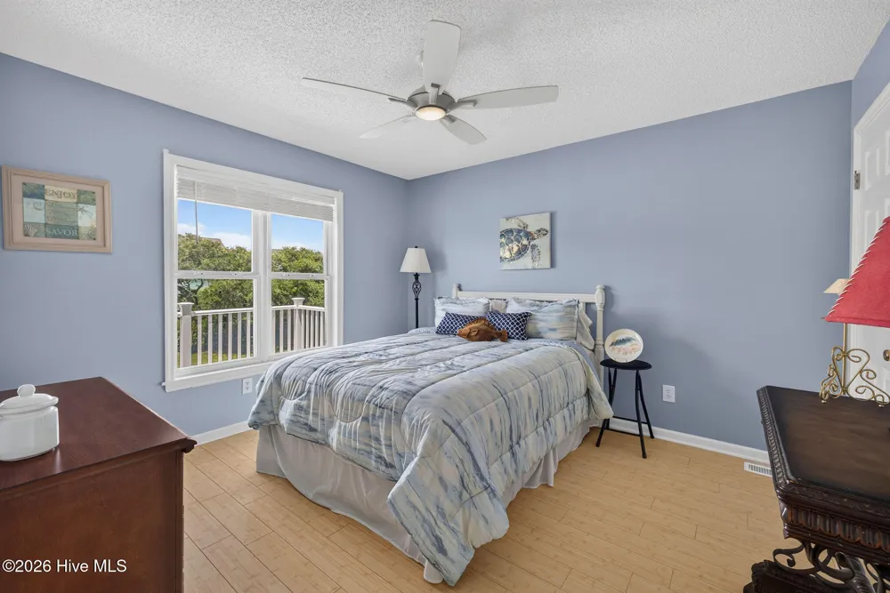 21 S Oak Drive Surf City, NC 28445