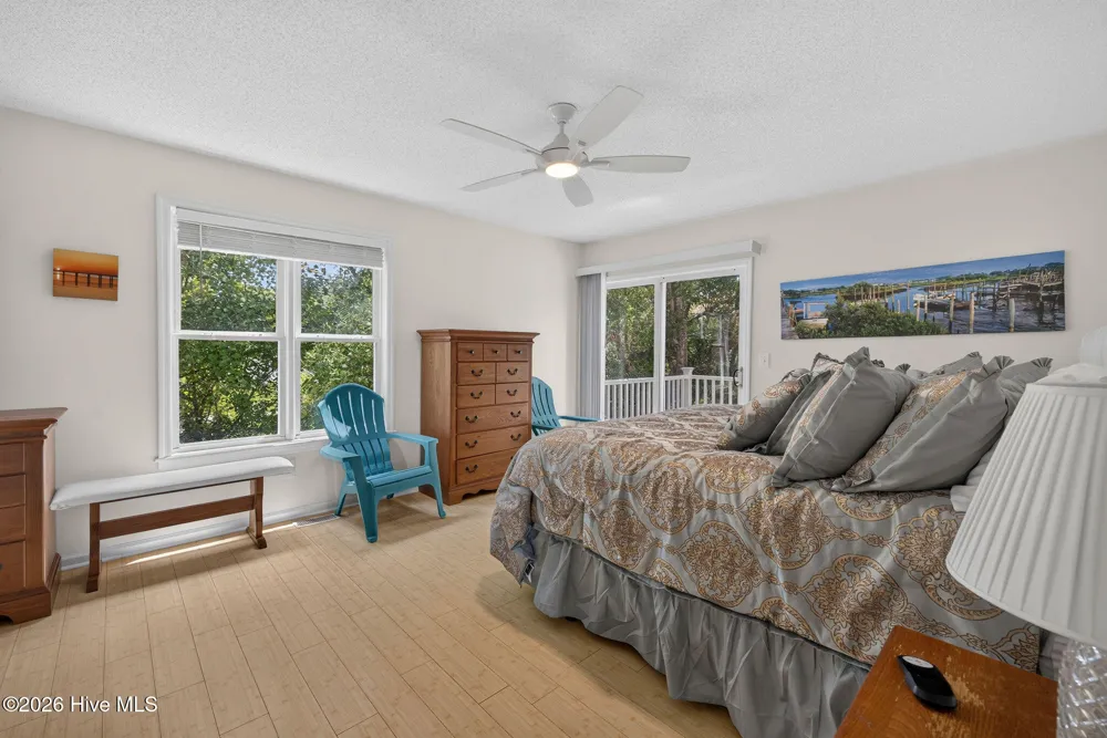 21 S Oak Drive Surf City, NC 28445