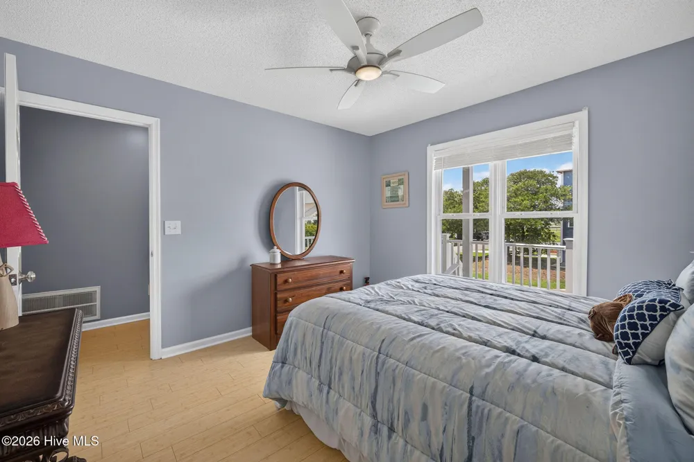21 S Oak Drive Surf City, NC 28445