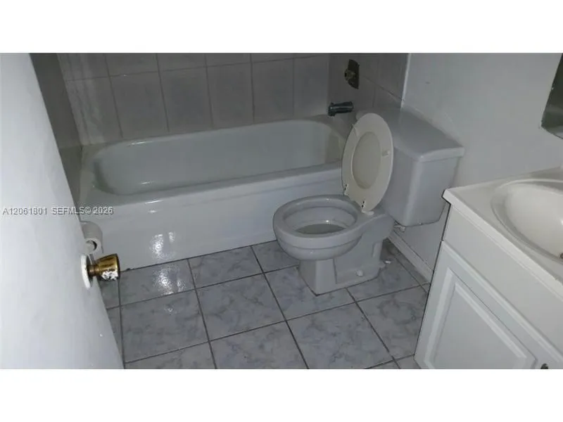 6730 W 26 CT #12-15 Hialeah Gardens, FL 33016
