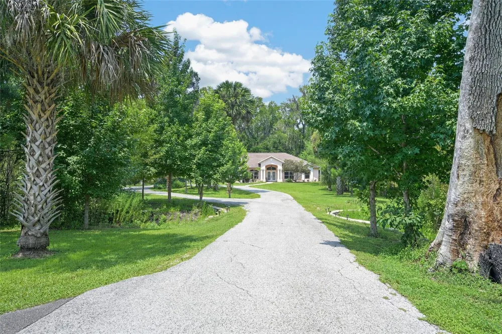 19040 NW 88TH AVENUE ROAD Reddick, FL 32686
